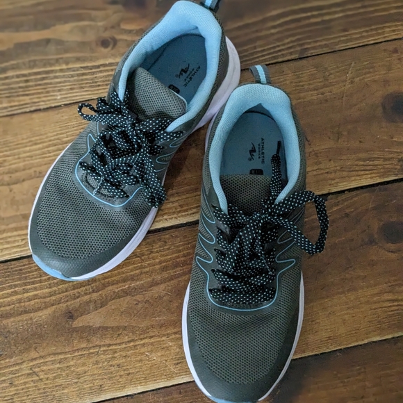 Running Shoes - Picture 2 of 5